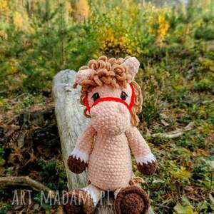 Szydełkowy konik maskotka handmade dla dziecka