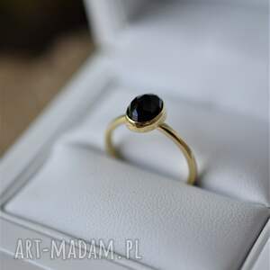 dziki krolik złoty pierścionek ze spinelem, pierścień z minerałem zaręczyny