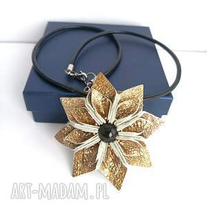 naszyjnik z zawieszką, naturalna skóra, złoty kwiat na rzemieniu, naszyjnik