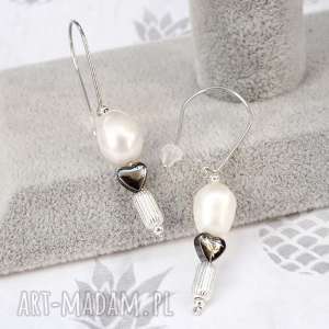 srebrne kolczyki z perłami i serduszkami