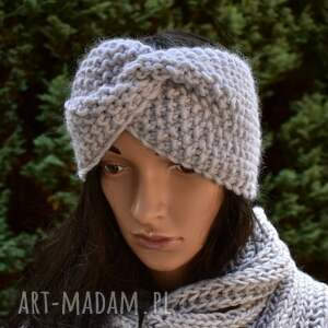 pomysł na upominki na święta Jasno szara opaska turban na zimę