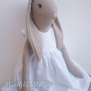 królisia w białej sukience, lniany króliczek królik przytulanka styl