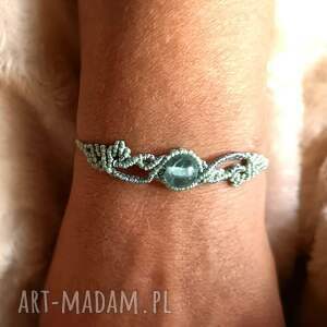 ogród fluoryt w makramie delikatna bransoletka pleciona jasna zieleń, kamienie