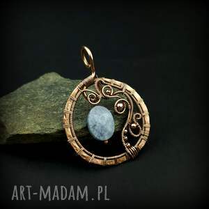 Akwamaryn wisiorek wire wrapping z oksydowanej miedzi i hematytami - Blue Pearl Art - art-Madam.pl