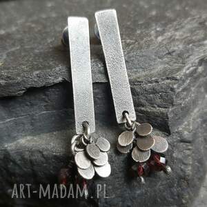 minimalistyczne kolczyki ze srebra z granatami prezent
