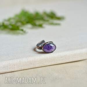 simple amethyst iii - pierścionek w surowym stylu z miedzi