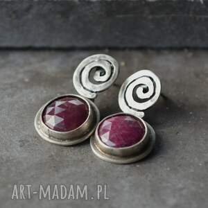 srebrne kolczyki z rubinem srebro oksydowane