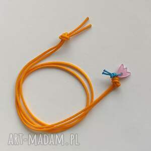 kwiat wisiorek tworzywo sztuczne sznurek