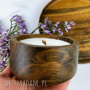 dekoracje sojowa, zapachowa świeca w drewnie egzotycznym cedar wood, pomysł