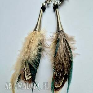 Klipsy długie pióra kolorowe bardzo stylowe zwracają uwagę