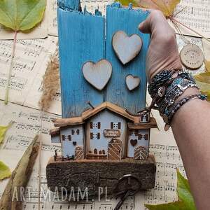 Prezent Rustykalny wieszak z domkami no 1, drewna