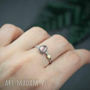 srebrny pierścionek flora z turmalinem i złotym sercem, srebrny pierścionek z różowym