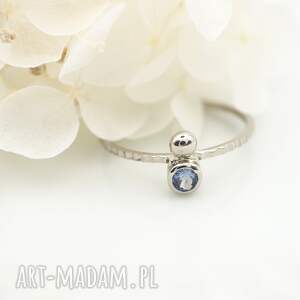 pierśconek światło poranka zaręczyny wyjątkowt pierścionek, delikatny