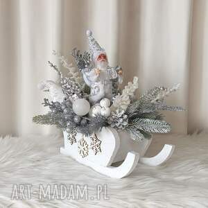 stroik na boże narodzenie z mikołajem dekoracja świąteczna ze światełkami