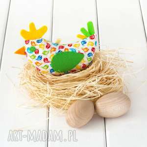 handmade dekoracje wielkanocne wiosenna kolorowa kurka