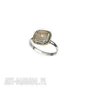 pierścionek z kwarcem różowym modne pierścionki, eleggancki
