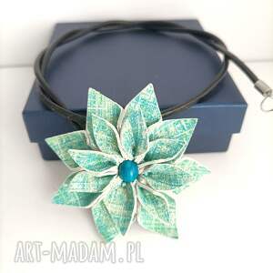 Prezent Naszyjnik z miętowym kwiatem z naturalnej skóry