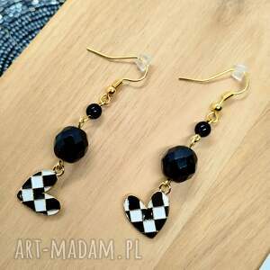 kolczyki z serduszkami i szklanymi koralikami kr/11/26 serce kratka, kulki