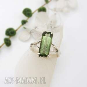 srebrny pierścionek z pięknym perydotem duży zielony kamień prostokątny