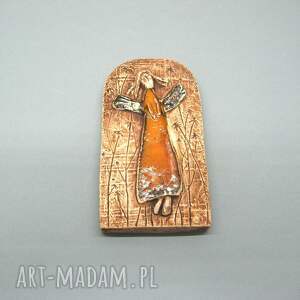 handmade ceramika aniołek swawolny na desce II