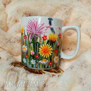 lot bociana nad łąką ręcznie malowany kubek, malowana porcelana prezent