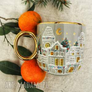 zimowy świąteczny ręcznie malowany porcelanowy kubek kamieniczki gwiazdkę