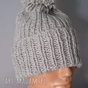 czapka beanie handmade z pomponem - jasnoszara, wykonana na drutach