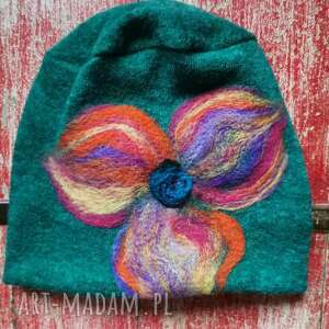 czapka handmade wełniana z kwiatem - czesanką filcowane czapki wełniane