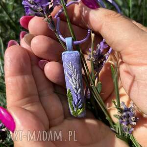 Ręcznie haftowany wisior LATO W PROWANSJI, haft brazylijski, na filcu