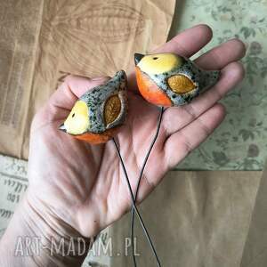 Ptaszki z pomarańczowym brzuszkiem, ceramika