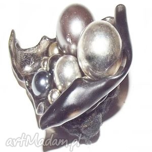 artystyczny pierścionek z perełkami, jedyny czarny, akryl