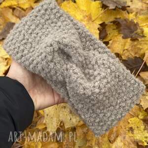 Modna opaska wełniana damska twist boucle w kolorze ciemny beż na głowę alpaka, ręcznie robiona, merino