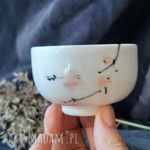 kubki porcelanowa czarka w gałązki z różowymi kwiatami 80 ml kubek ręcznie