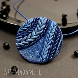 Wełniane sploty - granatowy wisiorek