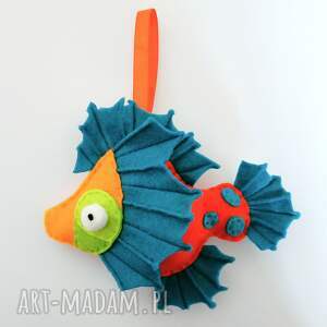 z filcu na sznureczku zawieszka, rybka