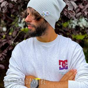 męska luźna czapka z bawełny logo kolorowe jasny szary, szara męska