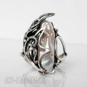 unihorn iii - srebrny pierścień z perłą biwa, metaloplastyka srebro, pierścionek