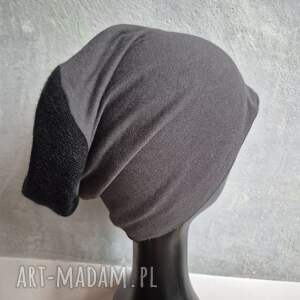 czapka damska szaro - czarna uniwersalna i miła, dobra na codzienne noszenie