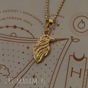 mini wisiorek z krukiem ze złoconego srebra, biżuteria