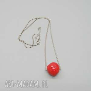 naszyjnik czerwona kulka, ceramika, łańcuszek, metal prezent