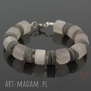 bransoletka z kwarcem różowym, muszla tęczowa niej, nowoczesna biżuteria