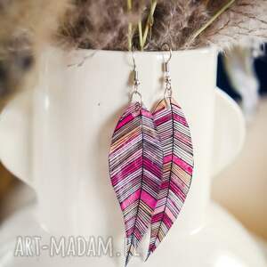 długie kolczyki piórka paryż w różowych odcieniach prezent