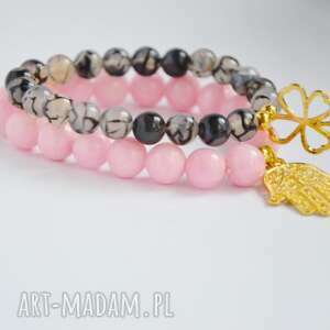 handmade bracelet by sis: złota hamsa w różowych kamieniach