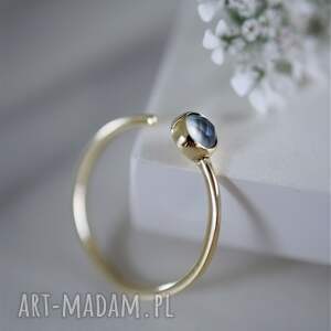 dziki krolik złoty pierścionek z wodnym agatem, minimalizm, 14 karatowe złoto