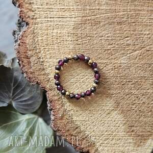 Elastyczny pierścionek z granatem i hematytem