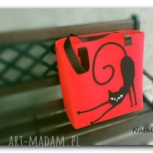 handmade na ramię duża czerwona, minimalistyczna torebka z aplikacją 3d. Zapinana