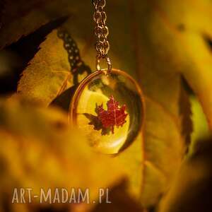 jesienny naszyjnik kółeczko, biżuteria z listkiem klonu, naszyjnik handmade
