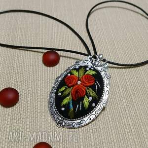 ręcznie haftowany broszko - wisior maurycy filcu, stylowo, boho, niebanalnie