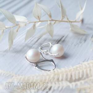 srebrne kolczyki z perłami swarovski - ponadczasowa klasyka na prezent