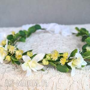 Białe frezje o świcie - delikatny wianek na komunię i ślub